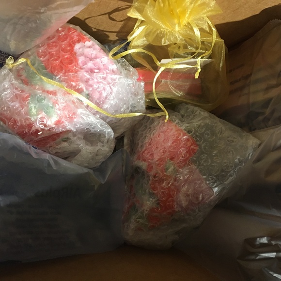 Beautiful Pair of Porcelain Coffee/Tea Mugs Red Floral NEW from Pip Studio - Picture 2 of 3